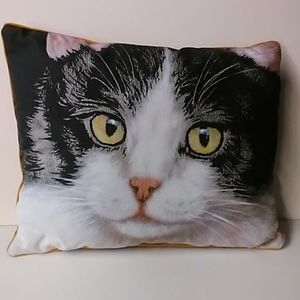 Black & White Cat Face Accent Pillow